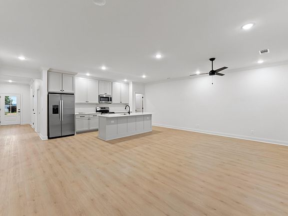 4th image of 1049 Nottington St