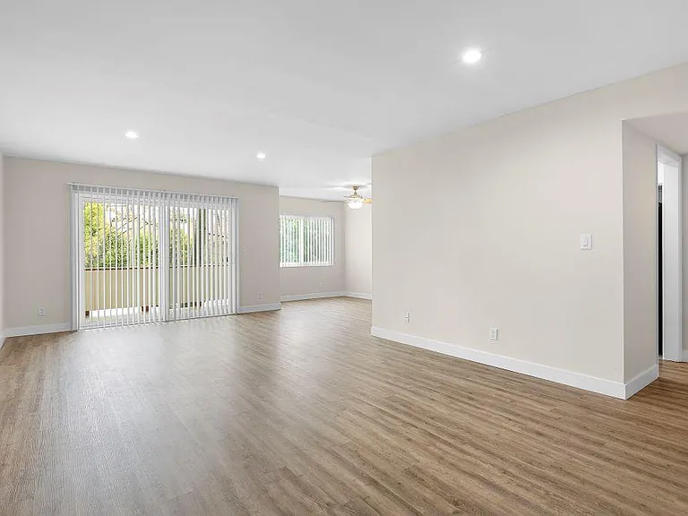 Lombardi Apartments — Photo 55
