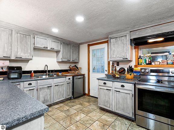 3rd image of 3107 W Lake Mitchell Dr