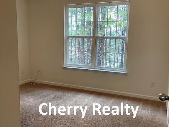 4th image of 140 Blue Crest Ln