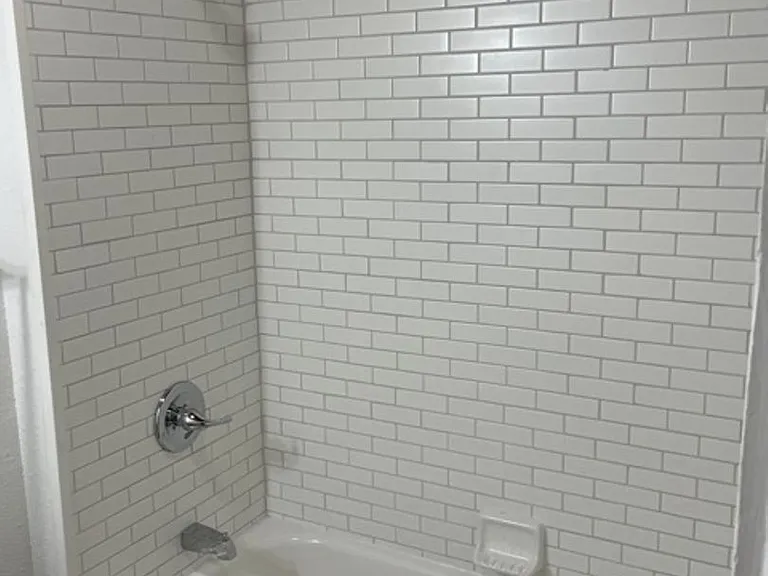 913 W Crawford St #B — Photo 7