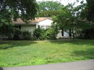 11 Weather Oak Hill Rd, New Windsor, NY 12553