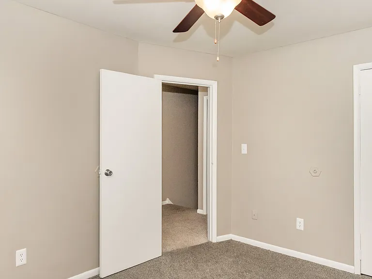 Willow Ridge Apartments — Photo 42