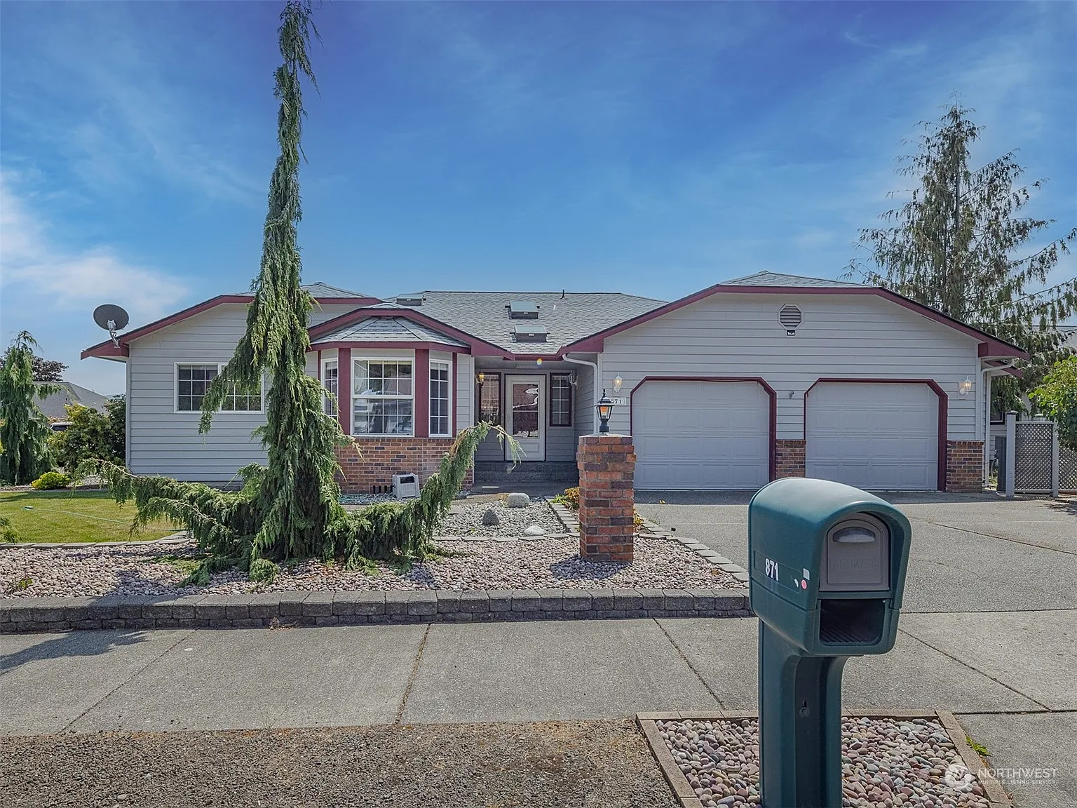 871 E Oak Street photo 1