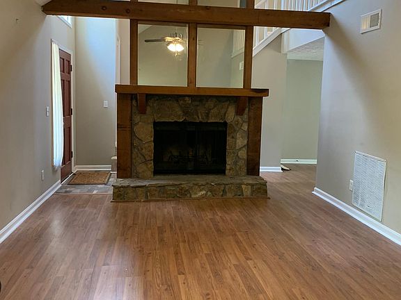 4th image of 85 Applewood Ct NW