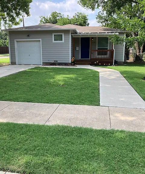 1718 NW Dallas St — Photo 1