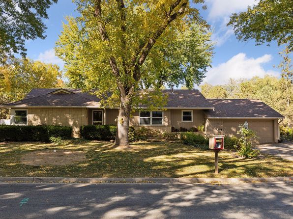 703 S Drillane Rd, Hopkins, MN 55305