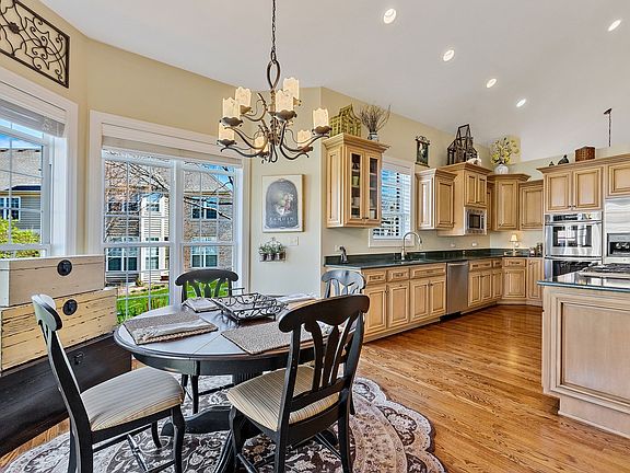 5th image of 826 Stone Canyon Cir