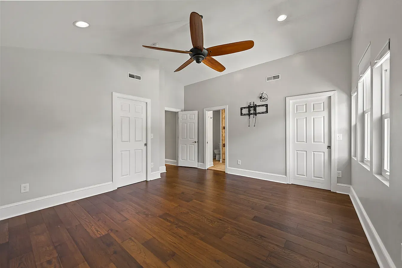 5 bed, 2312 sqft, $2,800 — Photo 2