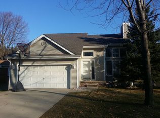 2100 Cole Rd, Lake Orion, MI 48362