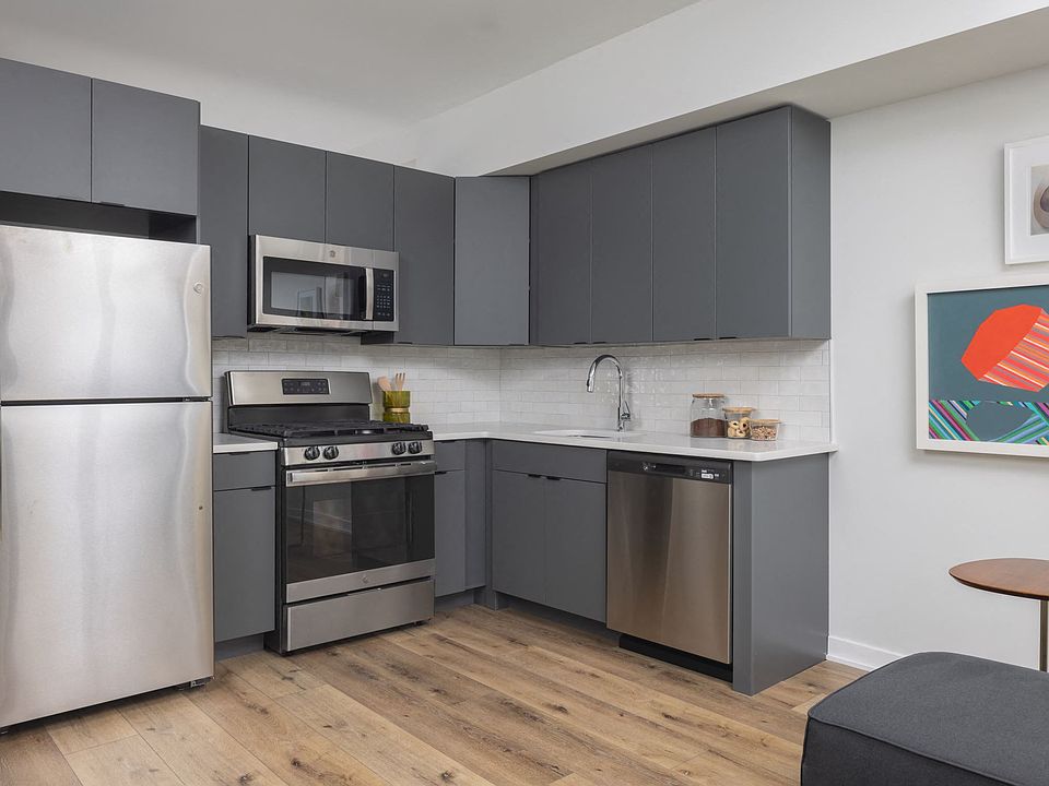 1st image of 2601 Poplar St #405