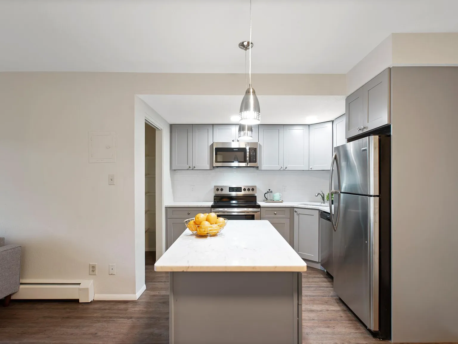 2 bed, 800 sqft, $2,300 — Photo 3
