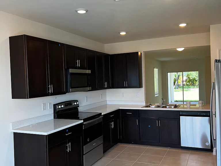 3202 74th St W — Photo 3