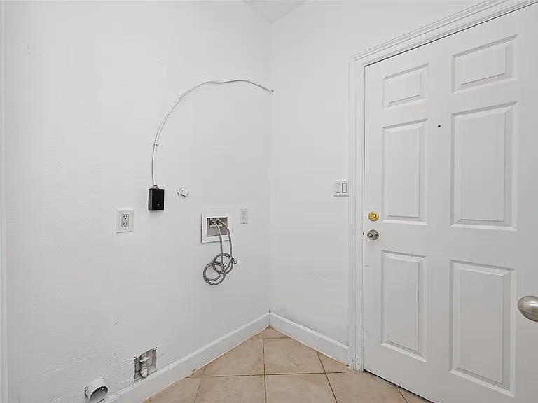 20003 Fieldtree Dr — Photo 25
