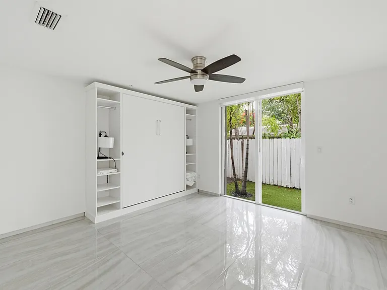 714 NE 14th Ave #102 — Photo 3