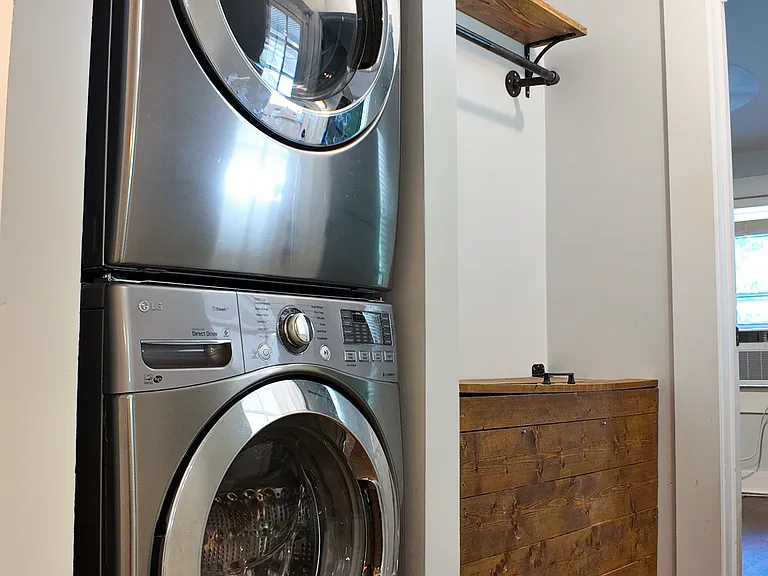 843 N Clayton St — Photo 10