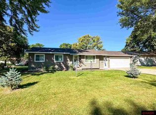 509 1st St E, Gaylord, MN 55334