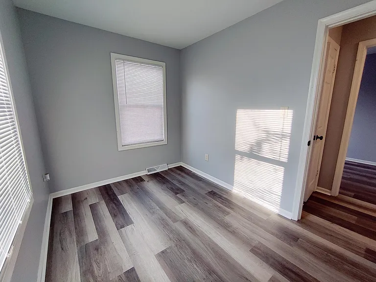 2nd Bedroom (Upstairs)