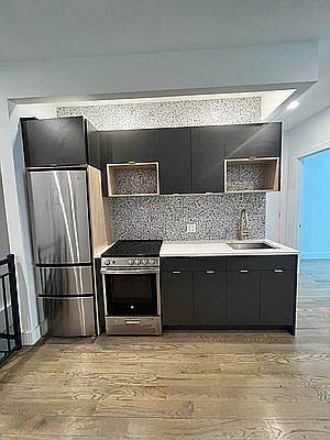 4th image of 555 Gates Ave APT 1B