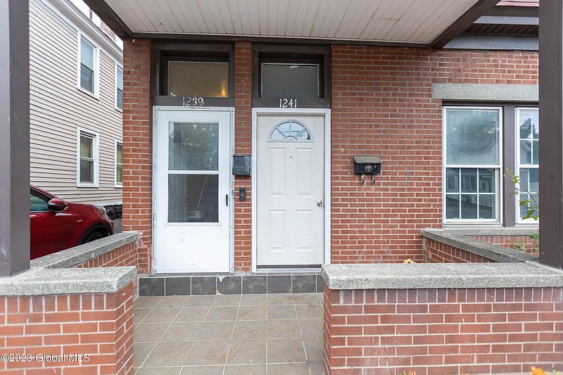 4th image of 1239 Crane Street