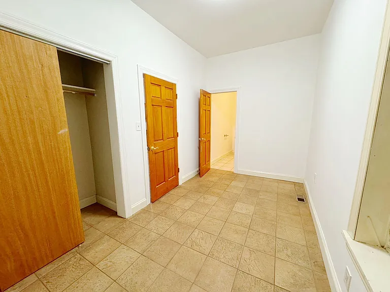 3612 S Wood St #1R — Photo 6