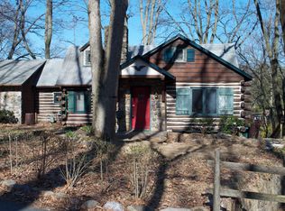 25 Scenic Dr, Parsippany, NJ 07054