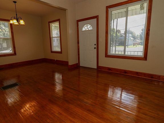 4th image of 905 W Loucks Ave