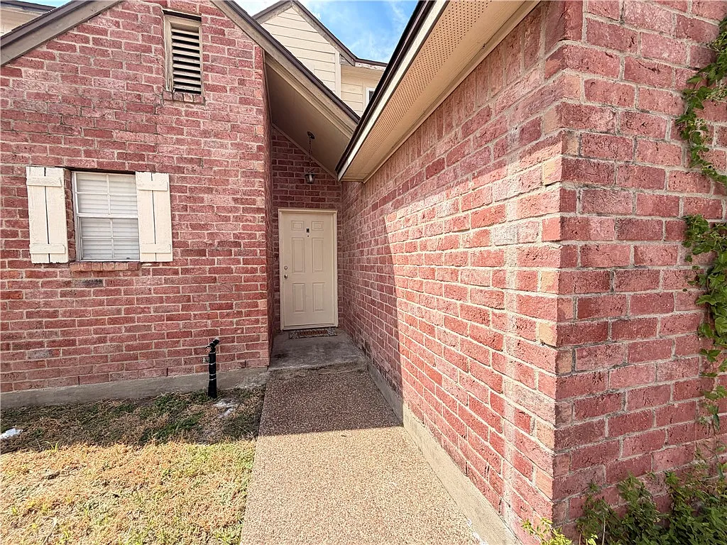 2 bed, 2.5 bath, 1174 sqft, $1,900 — Photo 2