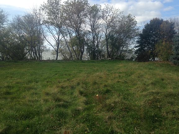 2nd image of Lake Breeze Dr #1