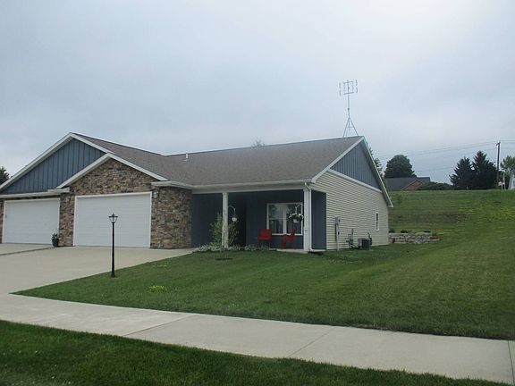 2nd image of 820 Fairhaven Ct