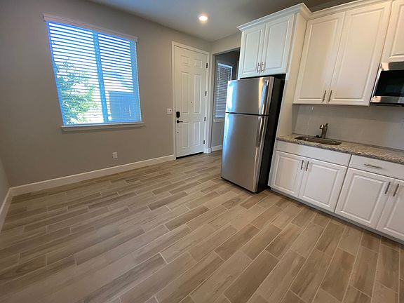 4th image of 1561 Osborn Dr #B