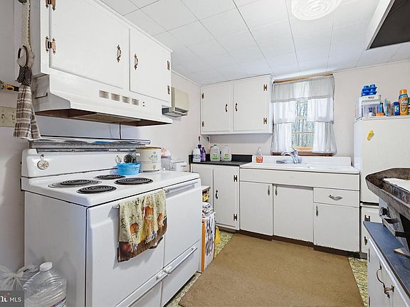 33rd image of 149 Cabin Ln