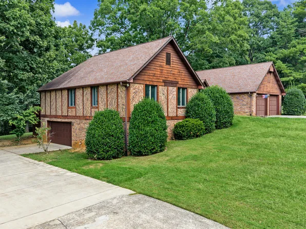 3911 Riverview Dr, Maryville, TN 37804