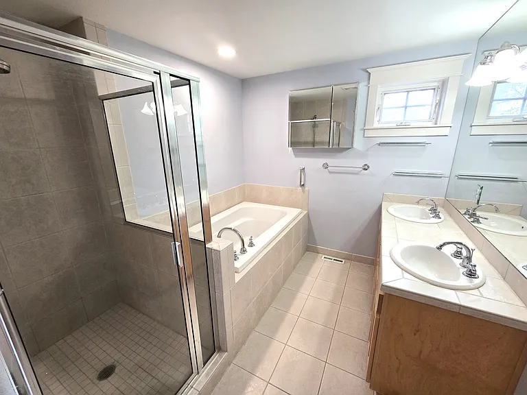 7724 E Green Lake Dr N — Photo 19