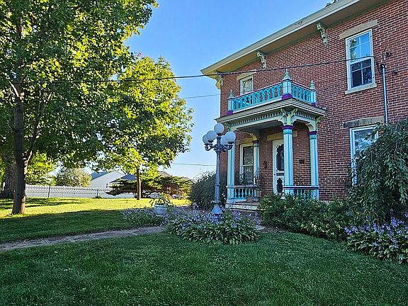 3rd image of 521 Palisades Rd SW