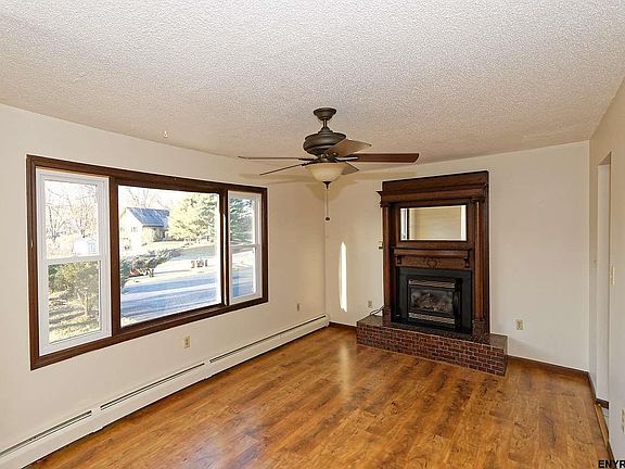5th image of 11 Salem Ct