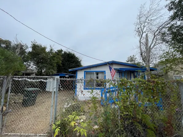 1215 E Stewart St, Laredo, TX 78040