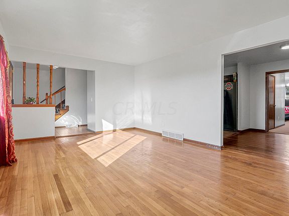 5th image of 2040 Northcliff Dr