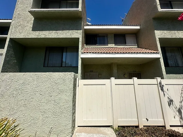 3 bed, 1380 sqft, $2,800 — Photo 1