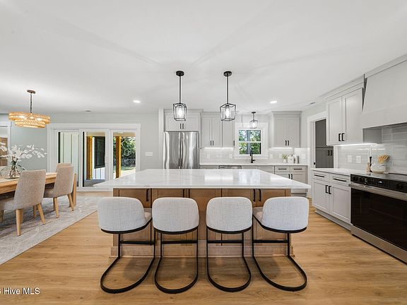 4th image of 3928 Gillette Drive