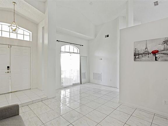 4th image of 2201 Laurel Pine Ln