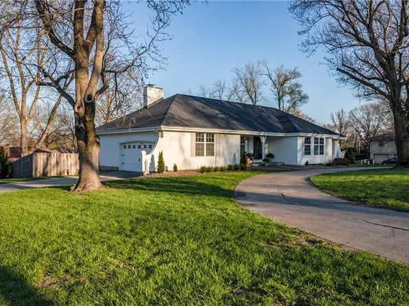 2401 Grand Ave, Leavenworth, KS 66048