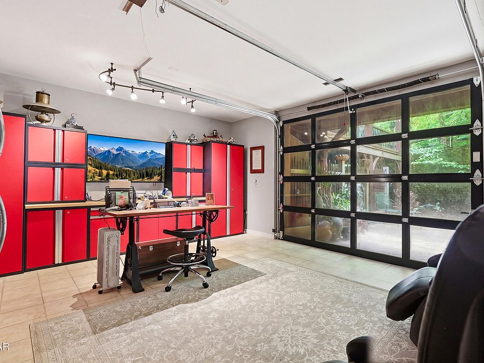 52nd image of 1319 Licklog Hollow Rd