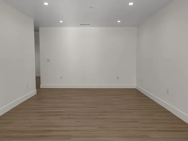 15208 Fernview St #15208 — Photo 3