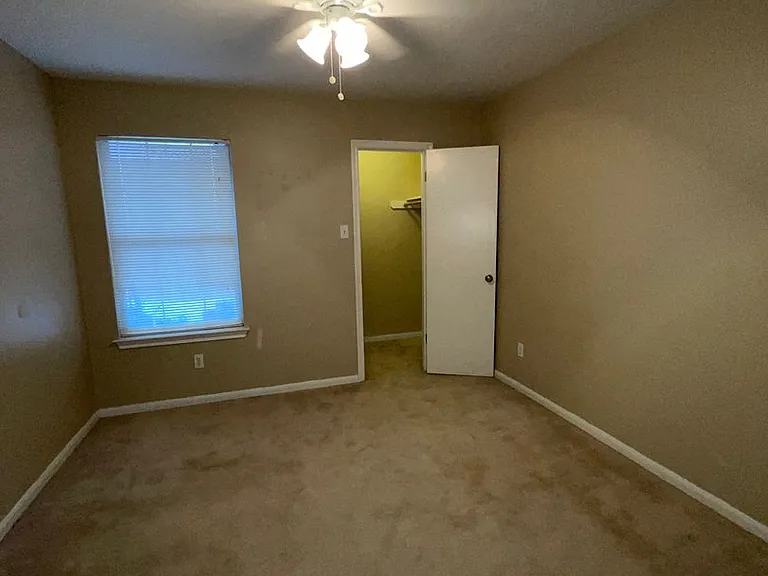2400 Riddle Rd #B — Photo 21