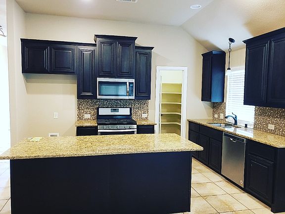 3rd image of 1113 Surrey Dr