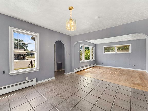 5th image of 69 Worthington St