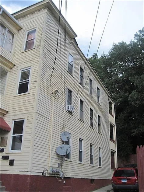 Building Photo 3