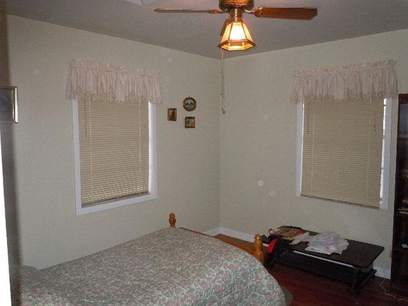 4th image of 2002 A & M Ave