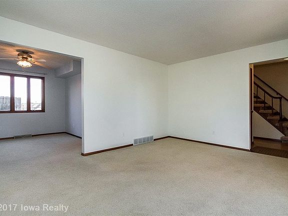 4th image of 1016 Marshall St